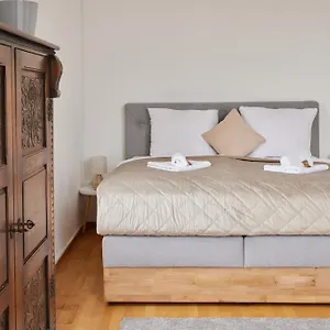 Apartment Idee Living: Design-apartment- Netflix - 6 Pers