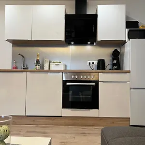 Apartment Exklusive Moderne 2 Zi. In Ruhiger Lage